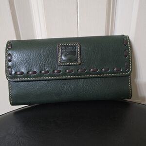 Dooney Florentine Continental Clutch/Color: Ivy